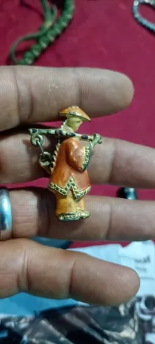 Broche  em chumbo muito lindo 