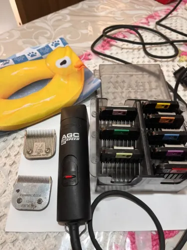 Máquina Andis AGC 2 Speed + Lâminas 7 e 10 + Adapadores Inox Wahl + Brindes