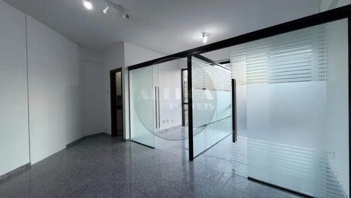 SALA COMERCIAL PARA LOCAÇÃO NO CENTRO DE CURITIBA - Edifício The World - RUA MARECHAL DEOD