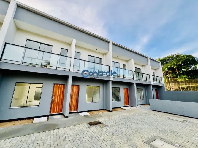 Sobrados de 02 dormitórios à venda no Real Parque, São José-SC - Residencial Veneza