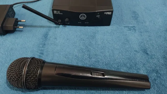 Microfone AKG mini PRO sem fio frequência 662.300Mhz