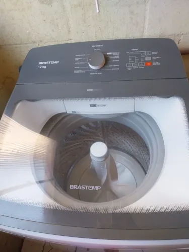 Vendo maquina de lavar semi nova Brastemp 12kg funciona tudo perfeitamente valor 1350