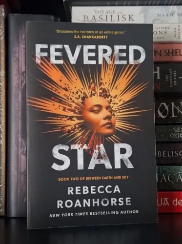 Livro Fevered Star Autora Rebecca Roanhorse Livro importado em inglês
