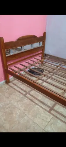 Cama de casal de madeira maciça aquela que cupim não rói.