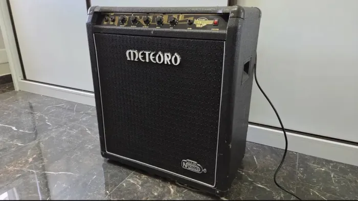 Amplificador baixo meteoro nitrous 150 B potente