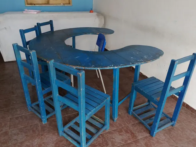 Mesa com 5 cadeiras
