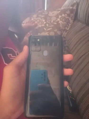 Celular muito bom roda tudo qualquer coisa chama-nos Zap. *16