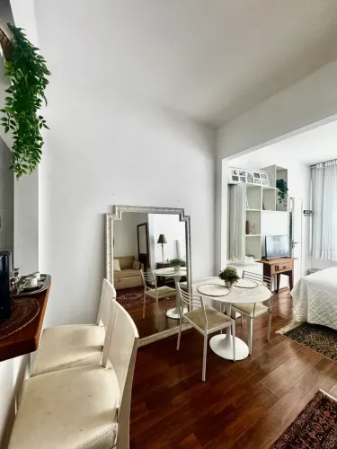 STUDIO MOBILIADO LEBLON