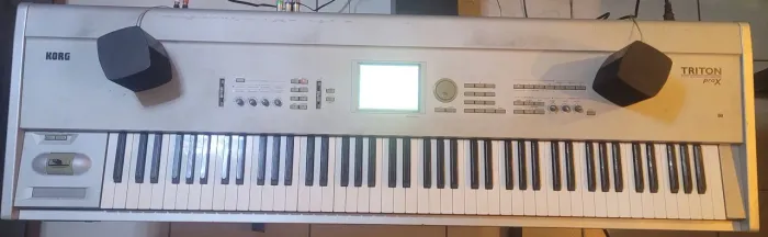 Teclado Korg triton Pro X