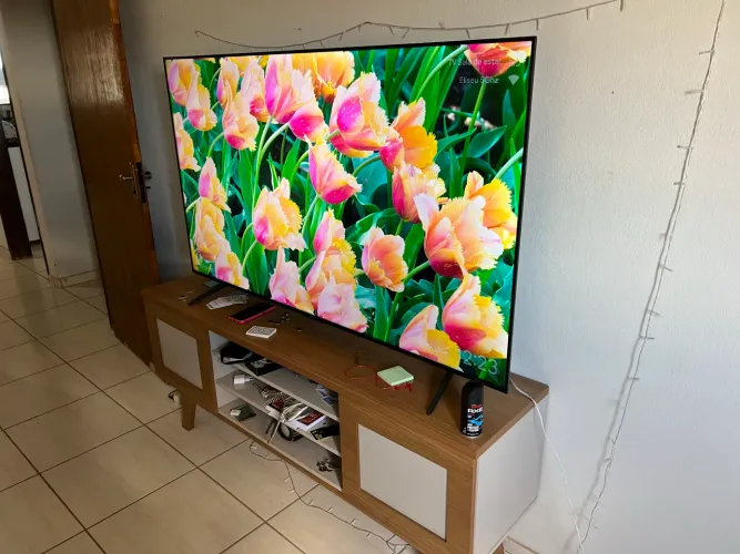 Televisão TCL 65 PL 4K HDVR + Rack.