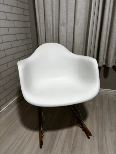 Cadeira de balanço Charles Eames