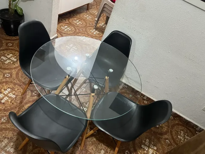 (Entrego) Mesa + 4 cadeiras Eames 