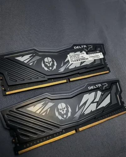 Memória RAM DDR4 16GB (2x8) 3200MHz T-FORCE DELTA RGB