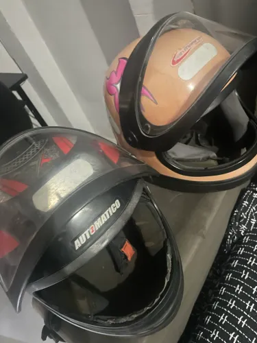 2 Capacetes (Usados)