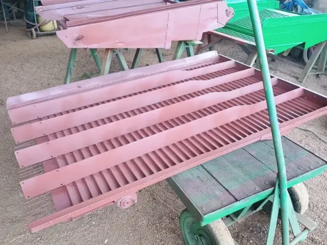 Bandeijão e caixa de peneira da Massey 5650