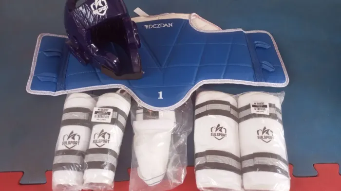 Kit proteções Taekwondo ?