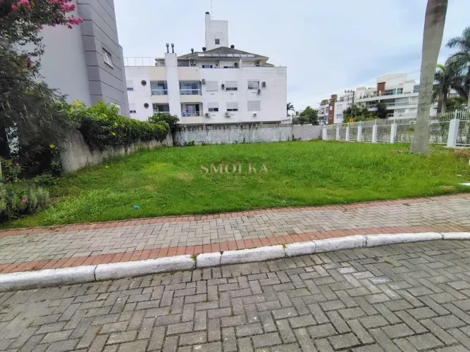Terreno em Condomínio Fechado