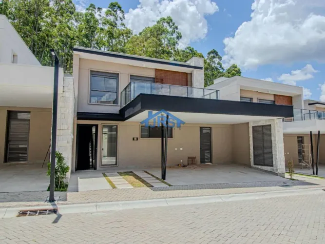 Casa à venda em Santana de Parnaíba, Centro, com 3 suítes, com 230 m², Condomínio Singular