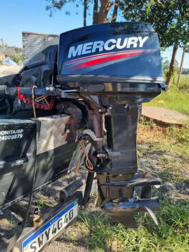 Barco 6 mts com motor 30 Mercury ano 2023