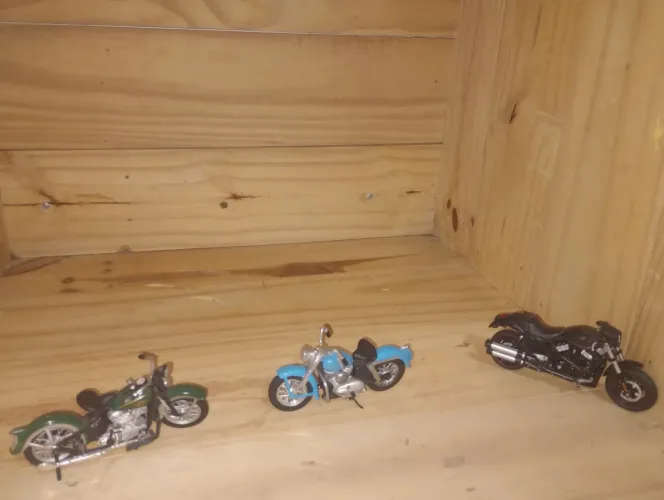 Miniaturas motos e bonecos 300