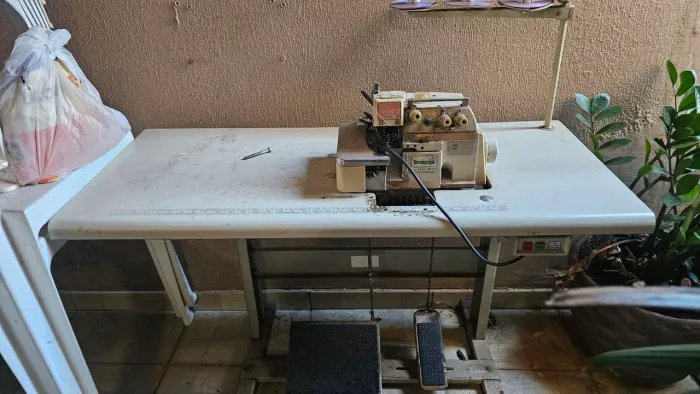 Máquina overlock