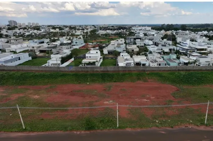 2 lotes à venda um ao lado do outro no Condomínio Varanda Sul.