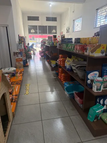 Vende-se casa de Ração ou os produtos e Móveis 