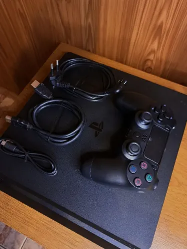 PS4 Slim / 500 GB + Jogos