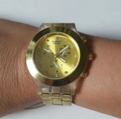 Relogio swatch dourado