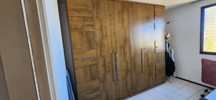 Armário de 6 Portas, Grande e Alto, em muito bom estado.