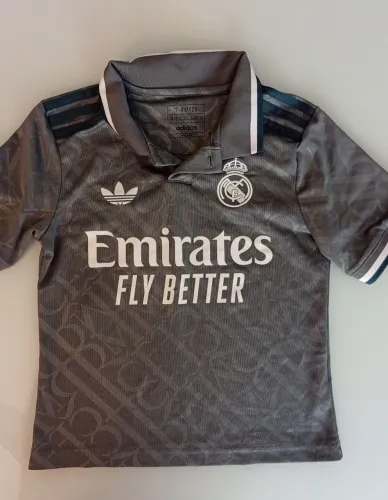 Camisa infantil do Real Madrid