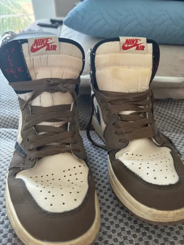 Nike Air Jordan 1 X Travis Scott 