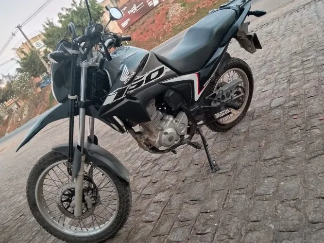 Vendo essa moto muito boa troco em pop 110 fan 160