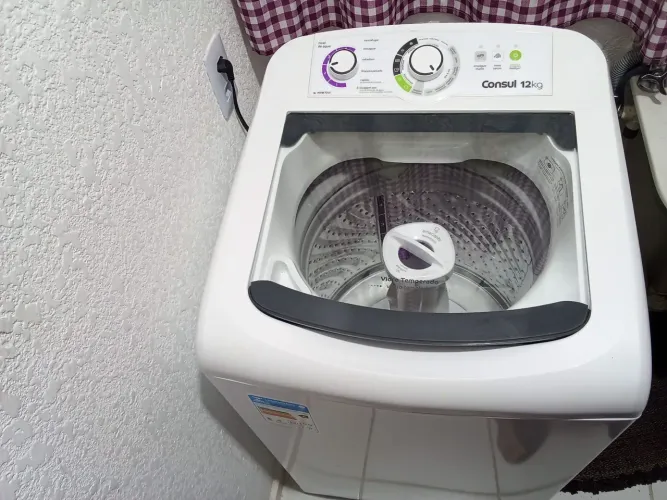 Lavadora de roupas Consul automática de 12 Kg