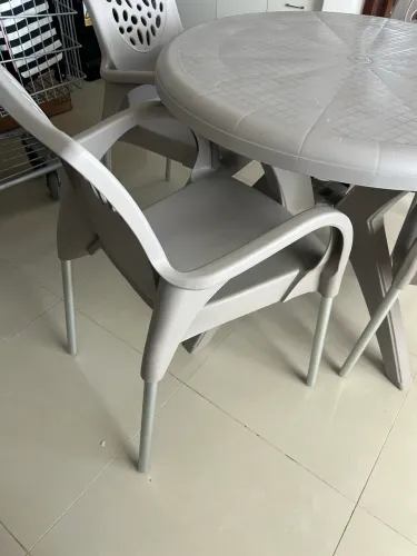 Mesa com 4 cadeiras