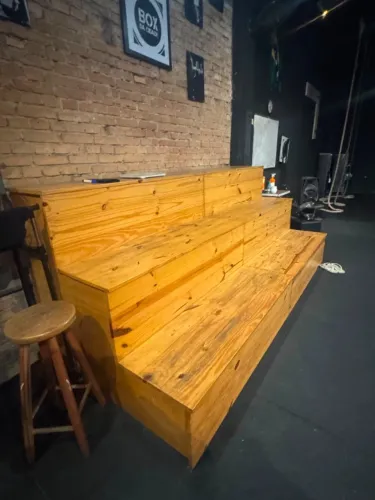 Arquibancada Modular Em Madeira (Pinus/Compensado) - Ideal Para Box, Academias E Estúdios