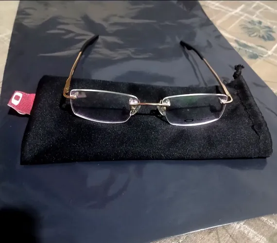 Óculos Oakley Titanium Dourado Modelo Premium com Proteção Anti Reflexo  