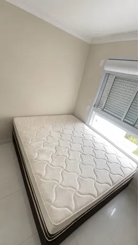 Cama queen (box e colchão separados)
