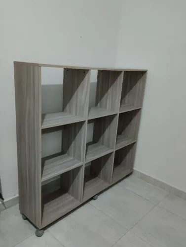 Armário estante 9 nichos com rodinhas