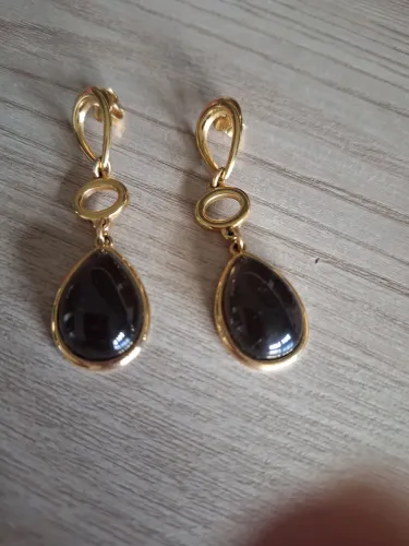Brinco Pendente Gota Pedra Escura Folheado a Ouro - Semijoia