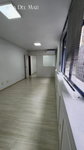 Sala Comercial para Venda em Florianópolis, Centro, 1 banheiro, 1 vaga