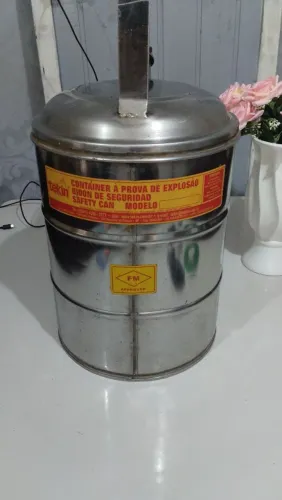 Vendo container de Gasolina, alumínio.