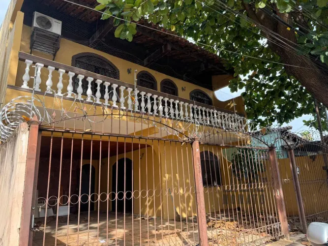 Sobrado à Venda em Campinas | 4 Quartos | 4 Vagas | R$ 560.000