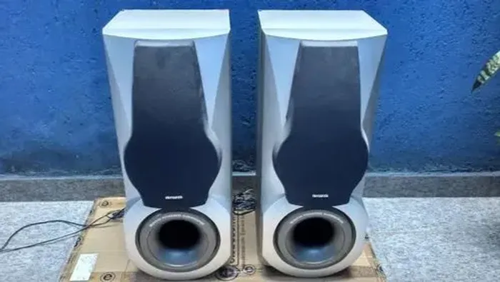 Par de Caixas Aiwa 1060 