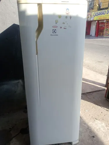 Vendo essa geladeira Eletrolux Frost Free DF39 