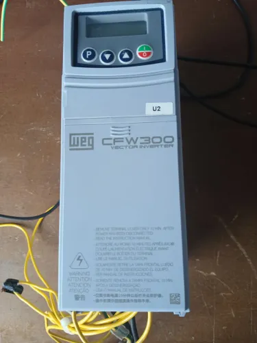 Inversor de Frequência WEG CFW300 - 220V Monofásico ? Trifásico - 3CV
