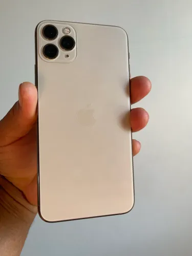 Vendo um ihpone 11pro max,64gb,a tela trocada