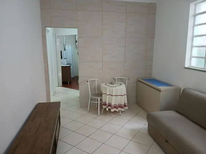Moças dividem Exc.Republica600