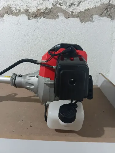 Roçadeira à gasolina