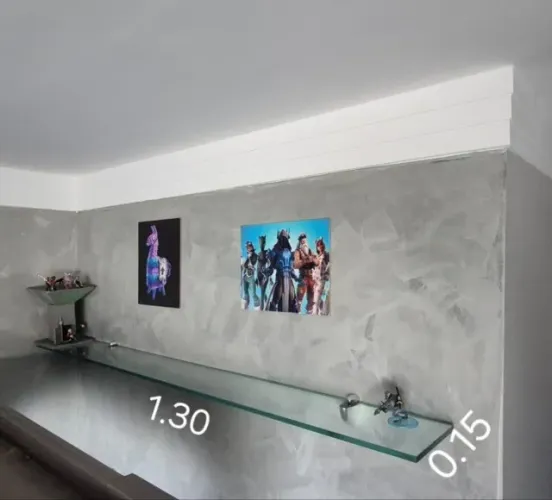 4 prateleiras em vidro temperado, resistentes e elegantes. ? Medidas: 1,30 X 0.15